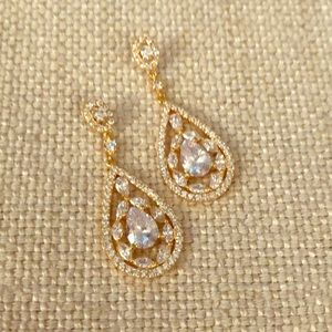 Brand new goldtone drop earrings